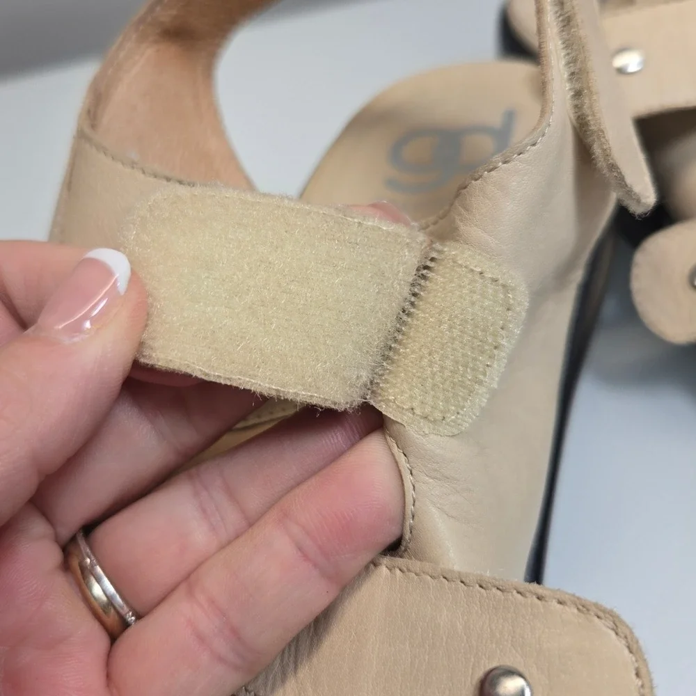 Gravity Defyer Strappy Sandals 9.5M Beige Leather‎ Versoshock Comfort Orthopedic